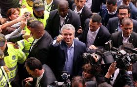 Colombia tendrá segunda vuelta electoral entre seguidores del ex presidente Uribe y la izquierda