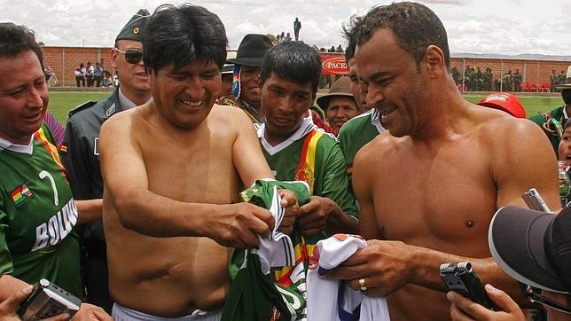 EVO  MORALES fue operado de un tumor