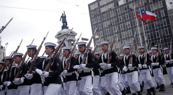 Piñera preside honores a los héroes navales, en Valparaíso.