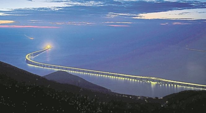 CHINA inaugura el puente más largo del mundo, que unirá el continente con Hong Kong
